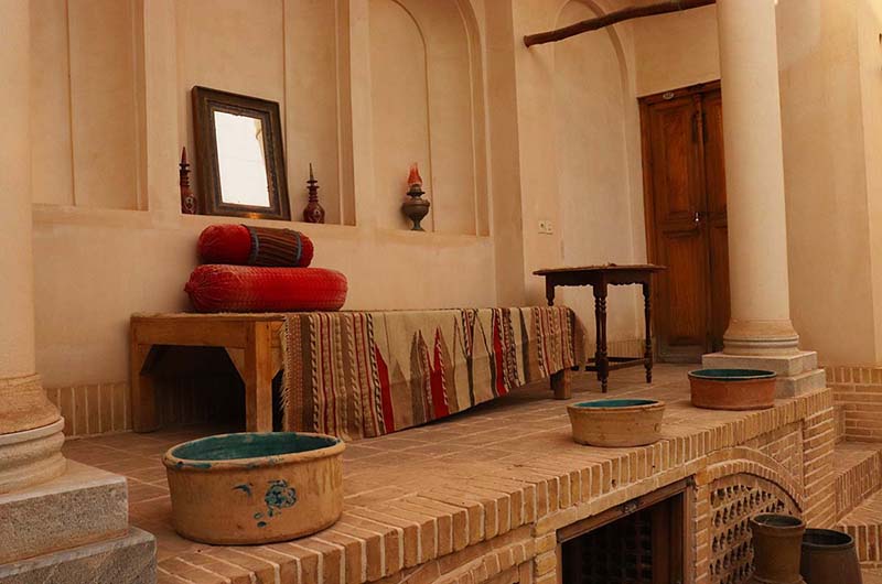 تزئینات حیاط خانه مرشدی