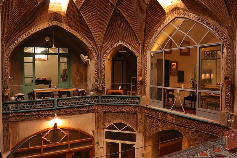 منظره عریض از کافه سمرقند